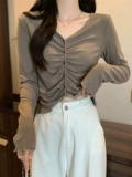 正肩v领长袖t恤女春秋冬新款内搭打底衫设计感褶皱不规则短款上衣