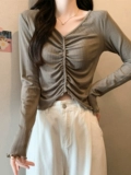 正肩v领长袖t恤女春秋冬新款内搭打底衫设计感褶皱不规则短款上衣