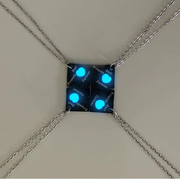 Engravable 4-Person Luminous Heart Letter Friendship Bracelet, High-Value Friendship Couple Best Friend Gift Bracelet