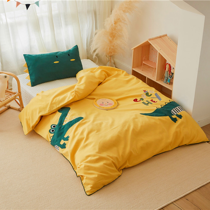 A class 60 cotton brushed children's quilt cover one-piece cartoon 1 5x2 meters kindergarten 120x150 cotton quilt cover