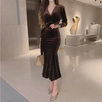 HChen Korea official website of direct mail retro elegant Heben temperament wrapped in hipper fish tail velvet dress