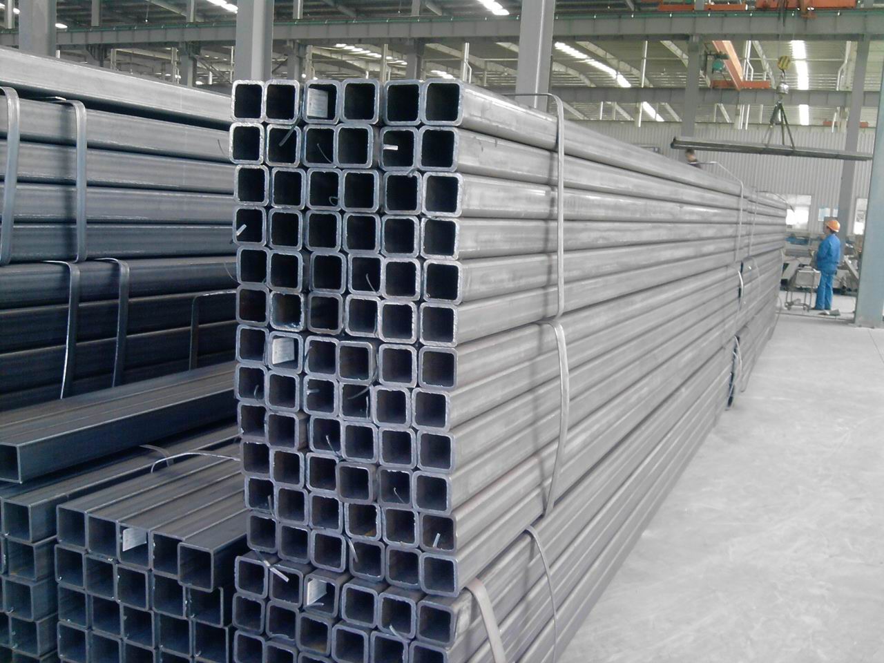 304 Stainless steel square pipe Specifications 20mm * 20mm Wall thickness 2mm 3mm specifications are complete per meter