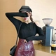 Bộ đồ thời trang thu đông Hàn Quốc phong cách lỏng lẻo màu rắn quây áo thun dài tay + cạp cao váy da PU