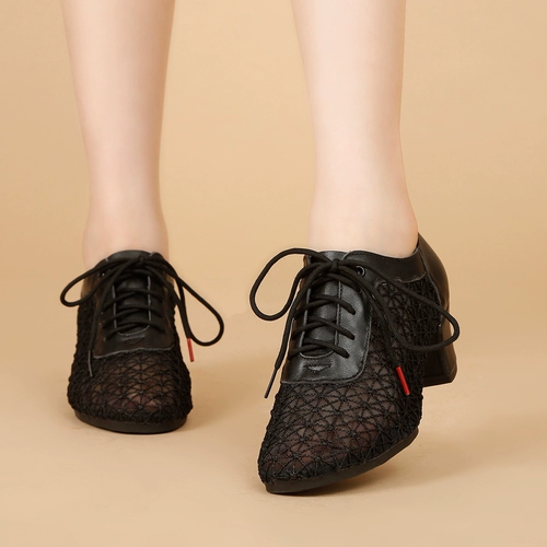 Женская латиноамериканская танце