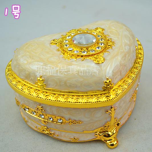 Russian Caixi's first decorated box European-style metal enamel ornament box inlaid with water drill heart-shaped jewellery