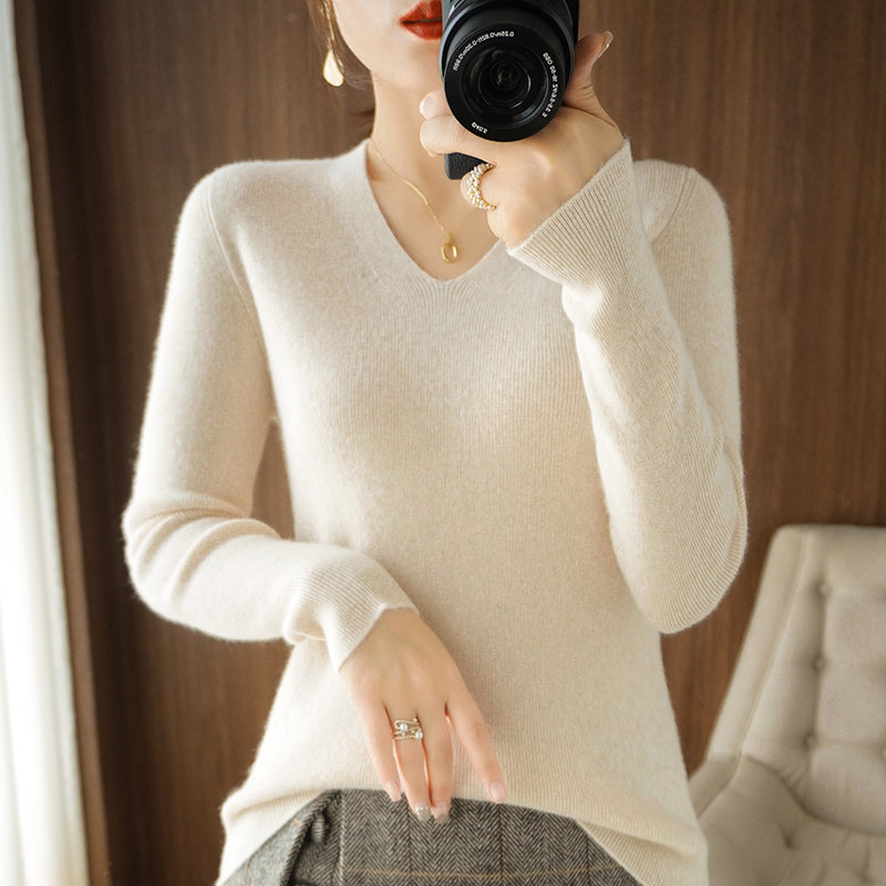 Sashimi Skinny Knit Undershirt Woman Long Sleeve Spring Autumn Winter Tight V Collar Design Sensation in a small crowdset with a fur coat