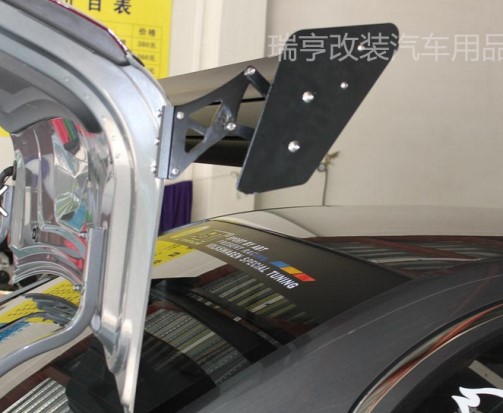 Ô tô phía sau sửa đổi phổ quát phổ quát hatchback đấm miễn phí đấm Lang Yi đuôi nhôm hợp kim sửa đổi loại clip - Sopida trên đuôi gió liền cốp honda city