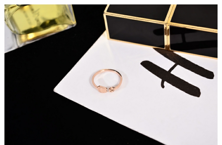Phiên bản Hàn Quốc của thời trang mở may mắn mèo nhẫn nữ ngón tay nhỏ đuôi thủy triều người titan thép mạ vàng hồng đuôi vàng trang sức nhẫn vàng trắng