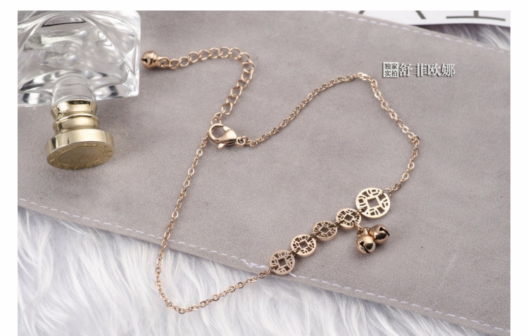 Phiên bản Hàn Quốc may mắn chuyển đồng xu chuông mạ vàng hồng 18K bằng vàng titan thời trang vòng chân nữ màu vàng trang sức chân nhẫn vòng đeo chân nữ bằng vàng