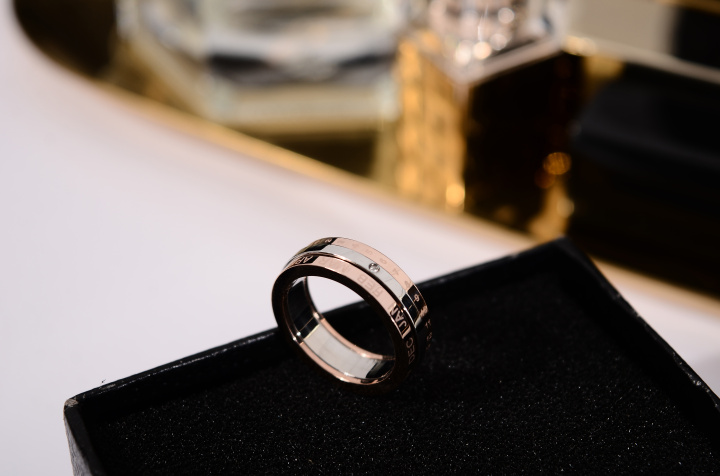 Phiên bản Nhật Bản và Hàn Quốc của thép titan mạ vàng hồng 18K có thể xoay thời gian nhẫn nữ mẫu chỉ số nhẫn nhẫn phụ kiện nhẫn kim tiền pnj