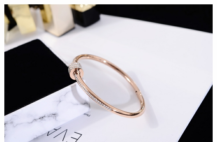 Hàn Quốc khí titan thép mạ vàng hồng 18K chic chic vòng đeo tay nữ mở vòng đeo tay cá tính trang sức thủy triều vòng tay tỳ hưu