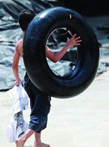 Car inner - tire fishing swimming circle catches fish adult child