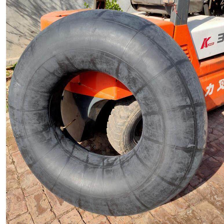 14 90-16 Inner tire shovel inside the car