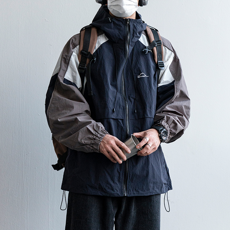 Spring and Autumn New Color-Blocked Hooded Windbreaker Men's Cool Mountain-Style Outdoor Loose Casual Jacket Spring and Autumn New Color-Blocked Hooded Windbreaker Men's Cool Mountain-Style Outdoor Loose Casual Jacket
