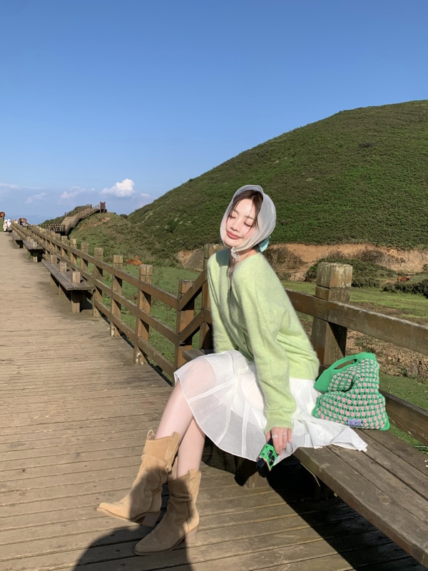 Heliqq Korean-Style Avocado Green Sweater Cardigan Heliqq Korean-Style Avocado Green Sweater Cardigan