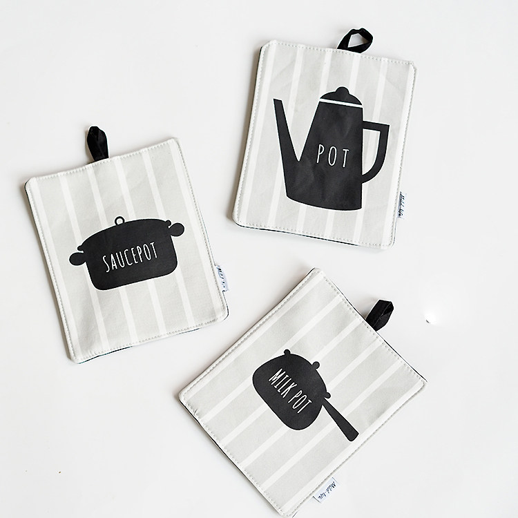 Creative Nordic style double-layer cotton thickened insulation pad pot pad black and white microwave oven gloves household anti-scalding table mat placemat