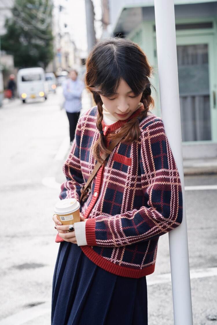 レッドチェック ラウンドヘム ニットカーディガン|ニット|セーター