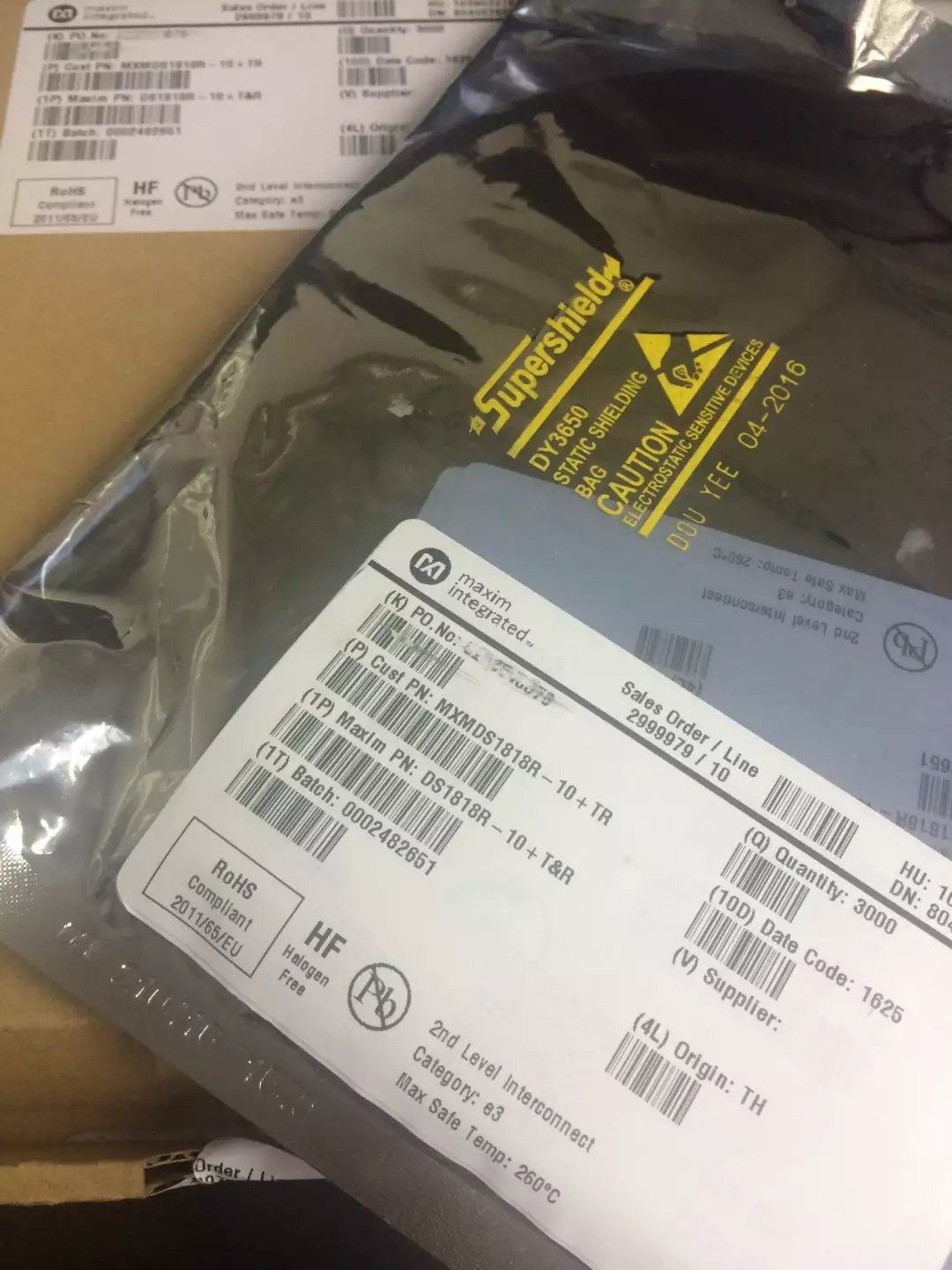 MAXIM DS1818R-10 DS1818R-10 TR SOT-23 brand new original dress