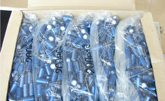 Imported Malaysia 330uF 63V ELNA RE3 electrolytic capacitor Yina 10x20