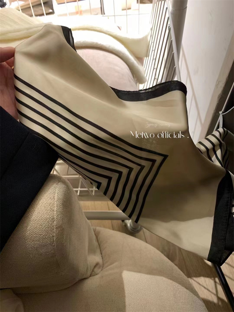 METWO cream mulberry silk printed silk scarf 2022 spring and autumn new Korean style French retro striped square scarf