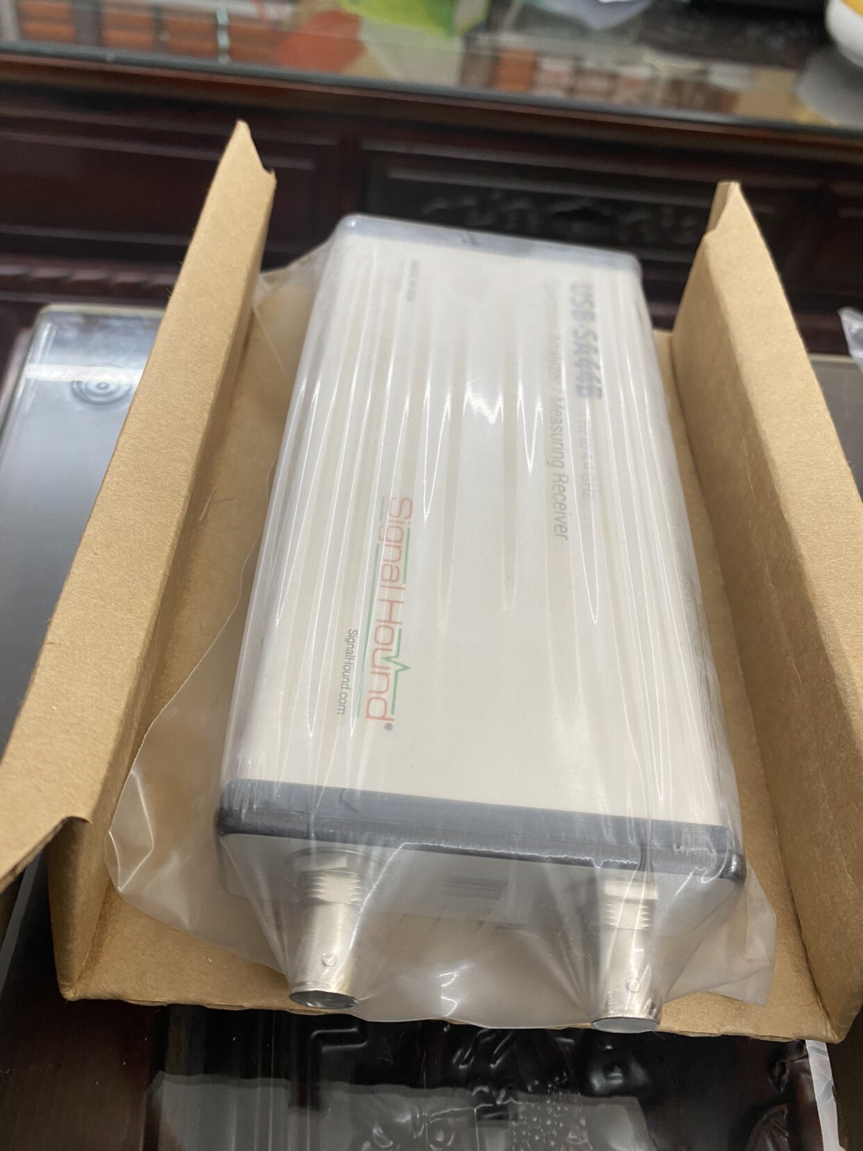 Анализаторы спектра 便携式usb-sa44b频谱分析仪1hz-4.4ghz usb接口虚拟频谱分析仪 Signal hound