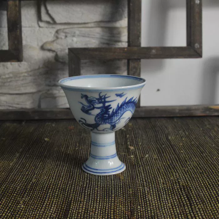 Thủ công đương đại Đồ cổ bằng sứ giả cao Xuande Blue và White Dragon High Cup Wine Wine - Rượu vang