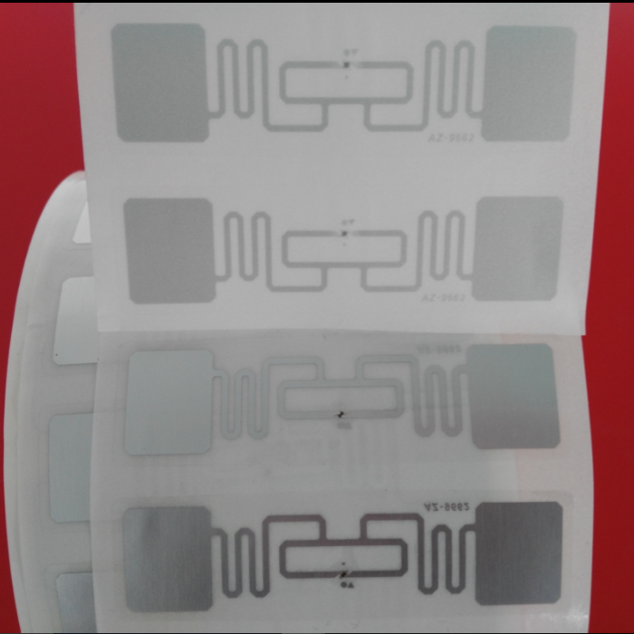 Initialization Data Write Data UHF UHF Long distance RFID tag RFID Reader 9654 Car card