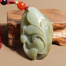 I was stunned by the huge leakage of dialect Hetian jade with dark brown skin and green white jade seed material which is very beautiful and happy and the eyebrow pendant is R8.