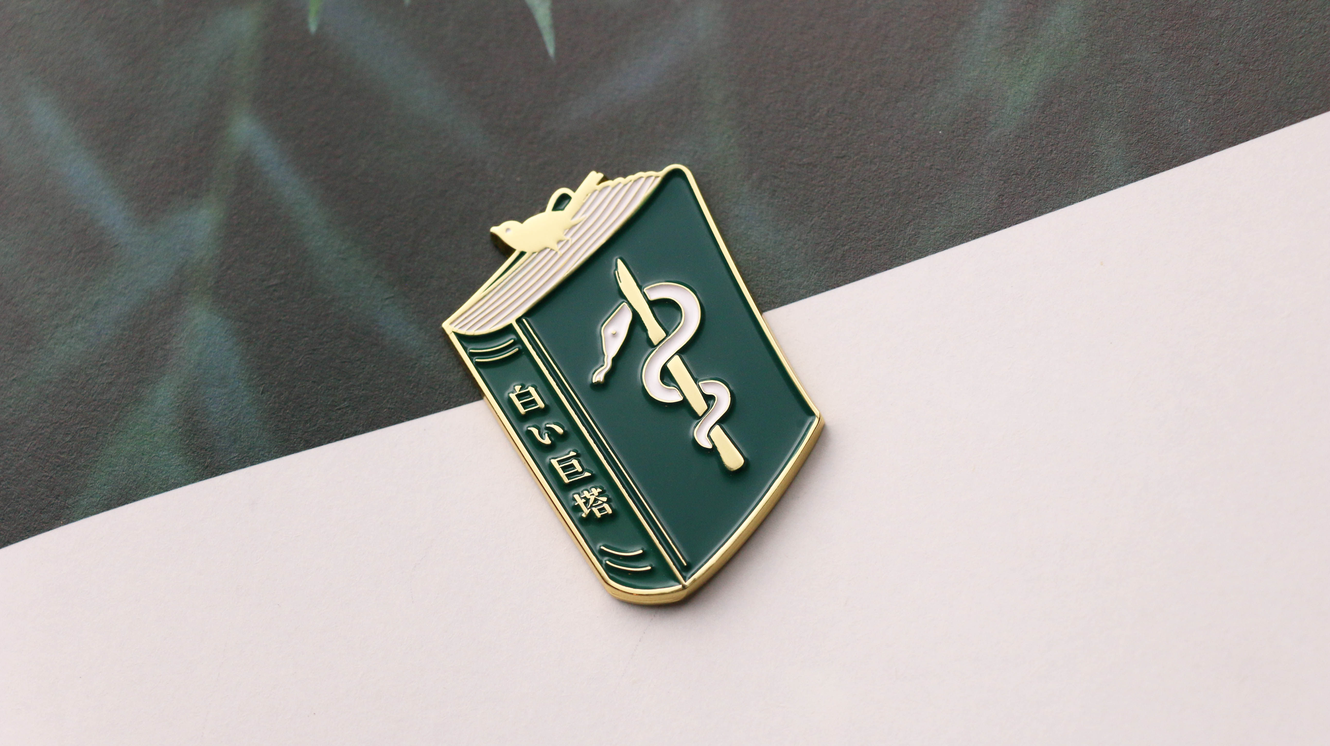 Federal walking - horse refrigerator pasted white giant tower