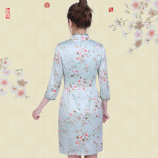 ການປັບປຸງ cheongsam 2023 ຮູບແບບໃຫມ່ຂອງເດັກຍິງພິມໄວຫນຸ່ມສາວຂະຫນາດນ້ອຍສັ້ນສີຂຽວບາງ dress ດອກ cherry