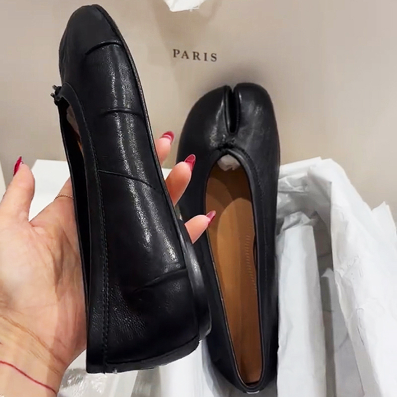 Top Version 2026 Spring/Summer New Style Sheepskin Pleated Split-Toe Shoes for Women, Flat Shallow Ballet Tabi Pig's Trotters Low-Top Single Shoes