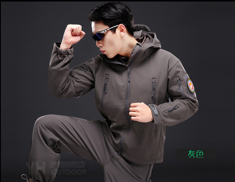 逸鹤户外冲锋衣男女潮牌三合一软壳加绒加厚迷彩登山服防水风外套 逸鹤户外冲锋衣男女潮牌三合一软壳加绒加厚迷彩登山服防水风外套