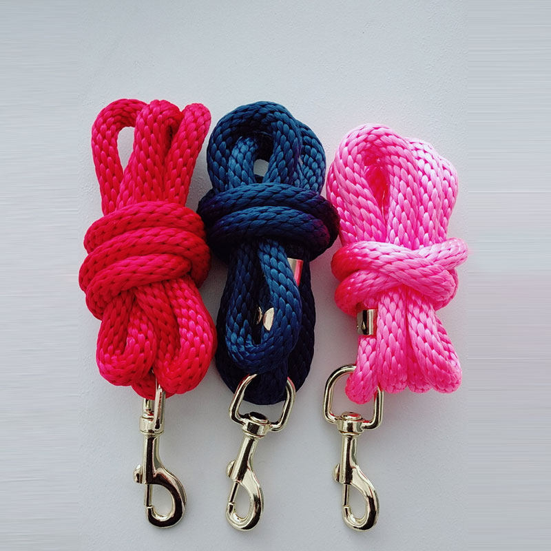 Horse house horses with horse supplies for a horse rope 2 m