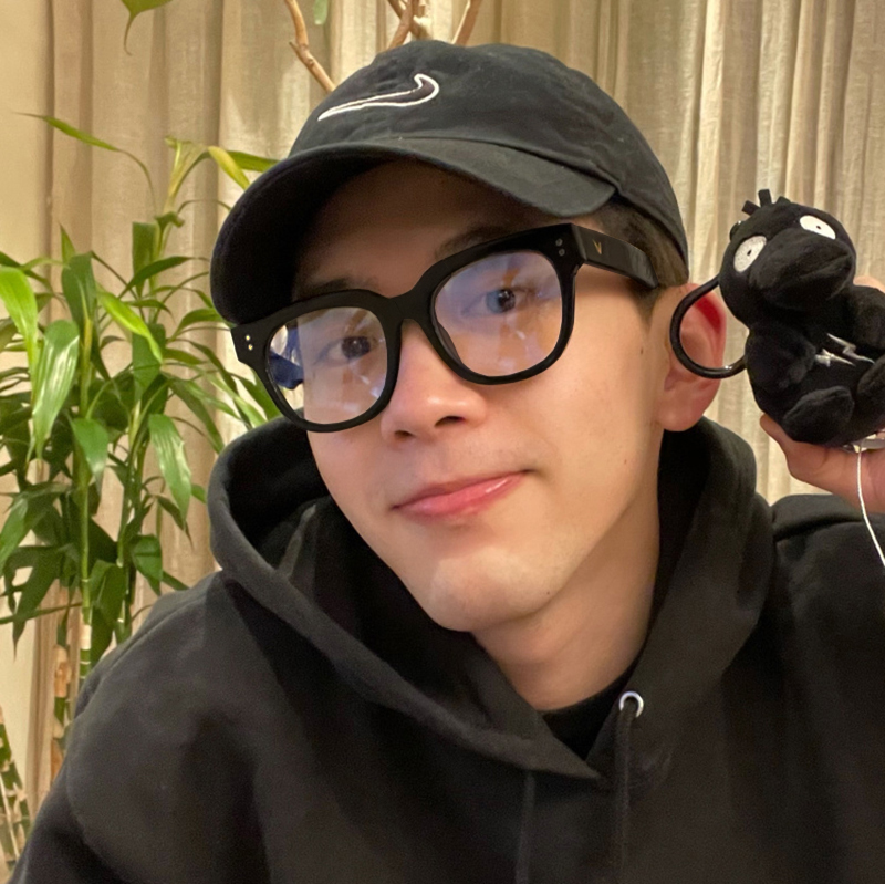 Black thick frame anti-blue light glasses frame Douyin Fei Qiming with the same style plain face myopia glasses frame men and women tide