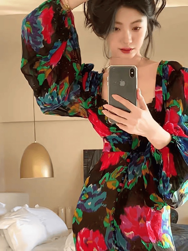 Xs/S【In Stock】Vintage Long Dress with Stylish Print, Deep V-Neck, Lantern Sleeves, and Slit, Sexy Dress