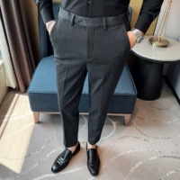 Темно -серые брюки