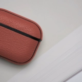 Существует LM ｜ Индивидуальная красная кожаная кожа Airpods123 Generation Airpodspro12 Генеральная гарнитура оболочка настраиваемого защитного комплекта.