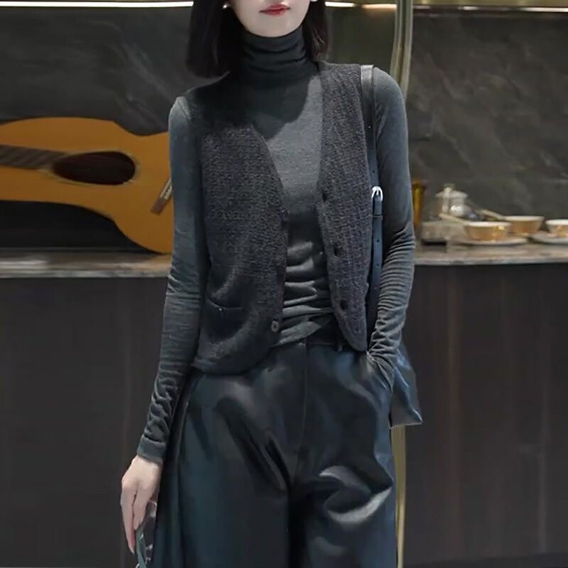 2026 New Early Autumn Light Luxury High-End Knitted Vest, Retro Comfortable Versatile Top, Trendy Sleeveless Outerwear Vest