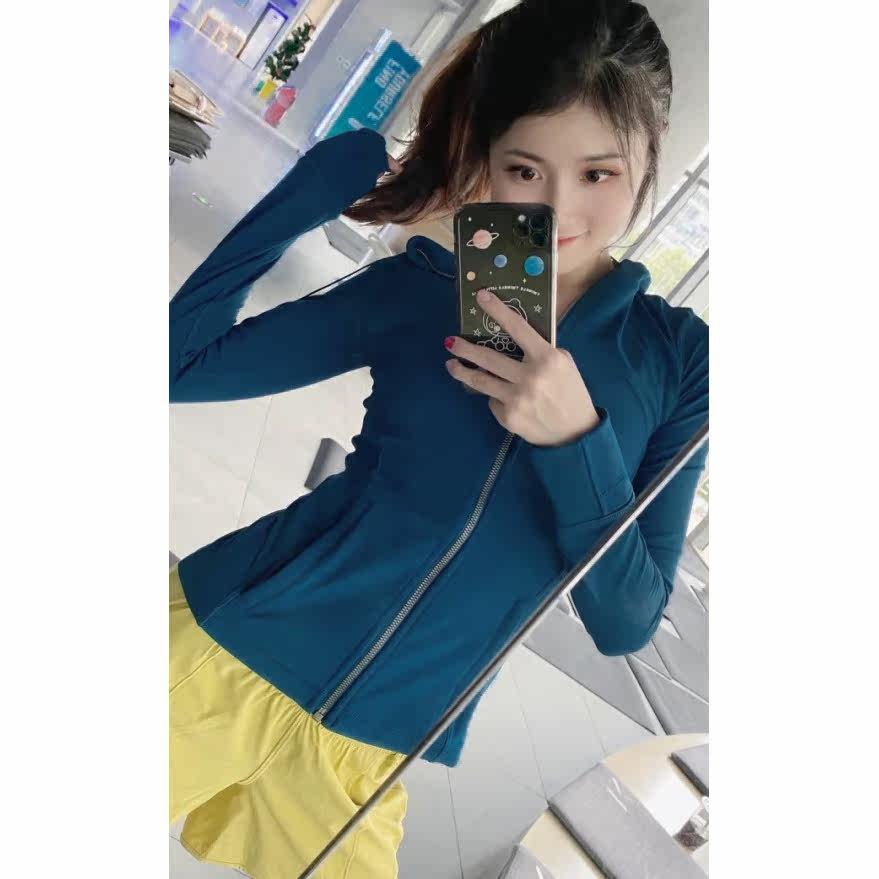 Channel cargo Hooded Define skin-skinned with a slim lady sports jacket