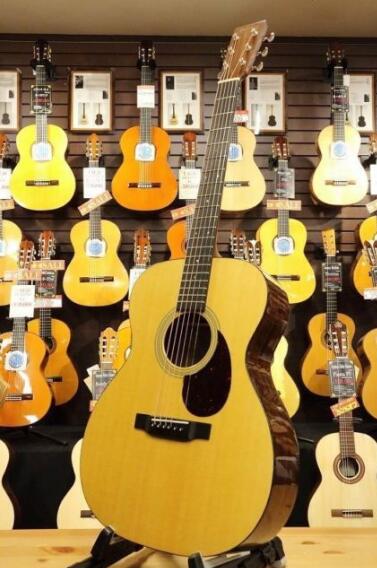 List price 85 fold original loaded Martin Martin OM-21 Sitka Sitka Sitka Cedar Panel Folk Guitar