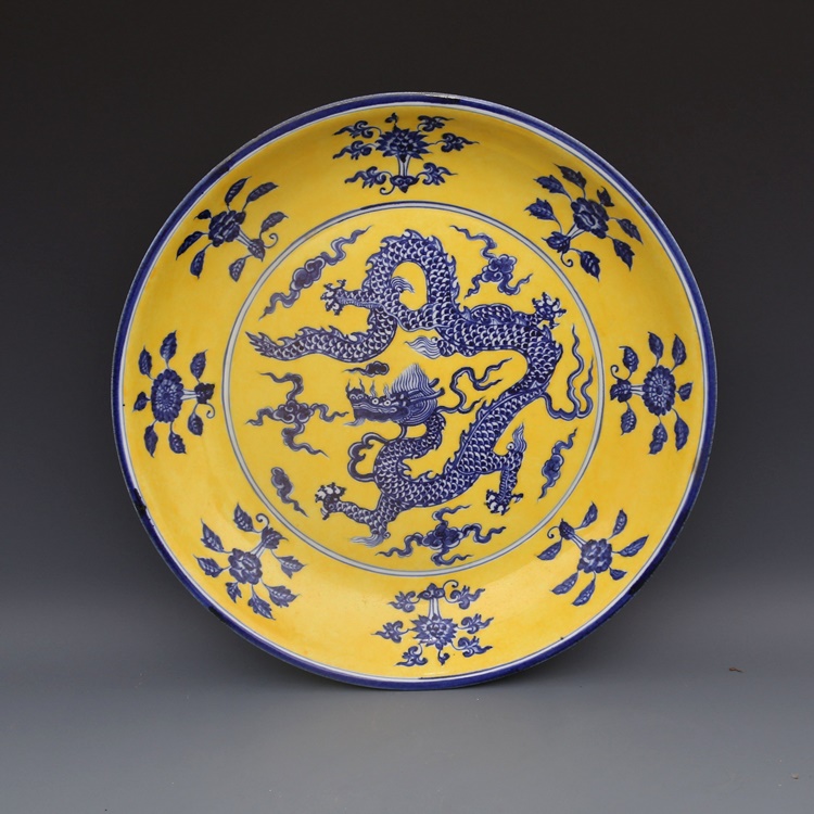 Ming Xuande Yellow Ground Blue and White Dragon Flower Pattern Large Plate Antique Porcelain Antique Ancient Porcelain Old Goods Collection
