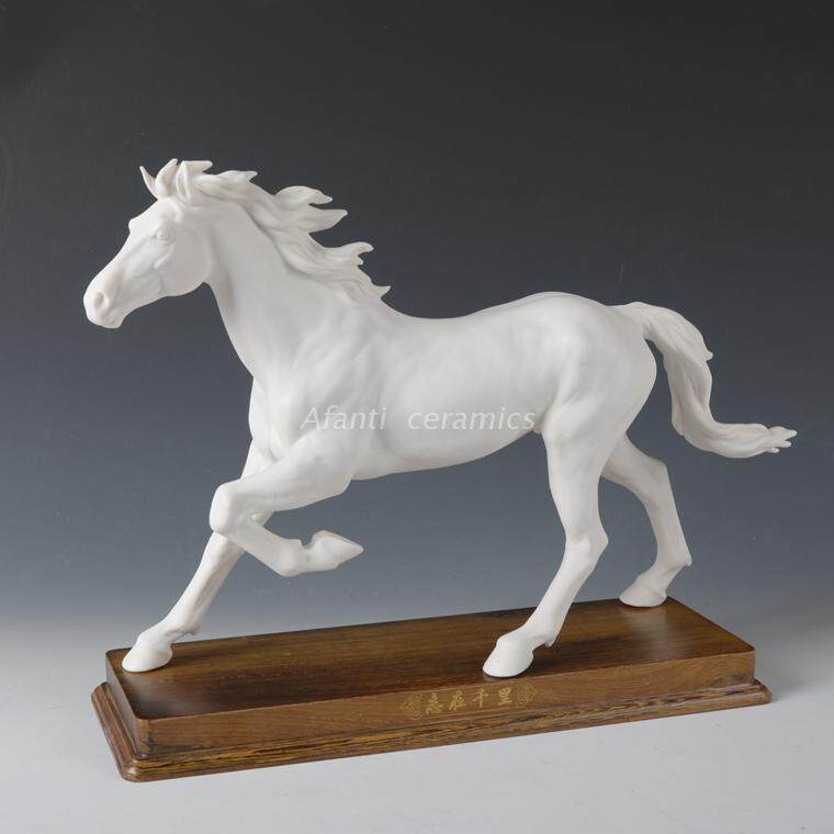 Defied White Porcelain Realism Animal Horse Ceramic Sculpture Craftsmanship Gifts Swing Accessories Public Office Desktop Pendulum-like Decent Board Room Home Adornment