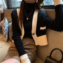 The smallest Korean version of the V-neck one-button color sweater temperament wild slim slim thin short color sweater