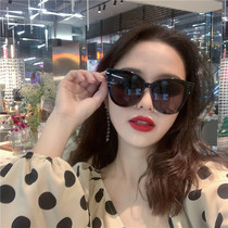 Korean version net red stars with white frame fashion sunglasses female boomers South Korean big frame with small black sunglasses