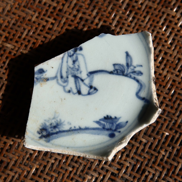 Ming Dynasty Qinghua figure porcelain sheet specimen Ming Qingqing flower specimen to be made of culture and old porcelain piece specimen bag silver pendant
