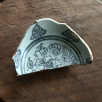 Mid-Ming Dynasty Chenghua Hongzhi Zhengde blue and white bowl bottom porcelain fragment specimen Ming and Qing blue and white old porcelain fragment ancient porcelain fragment specimen
