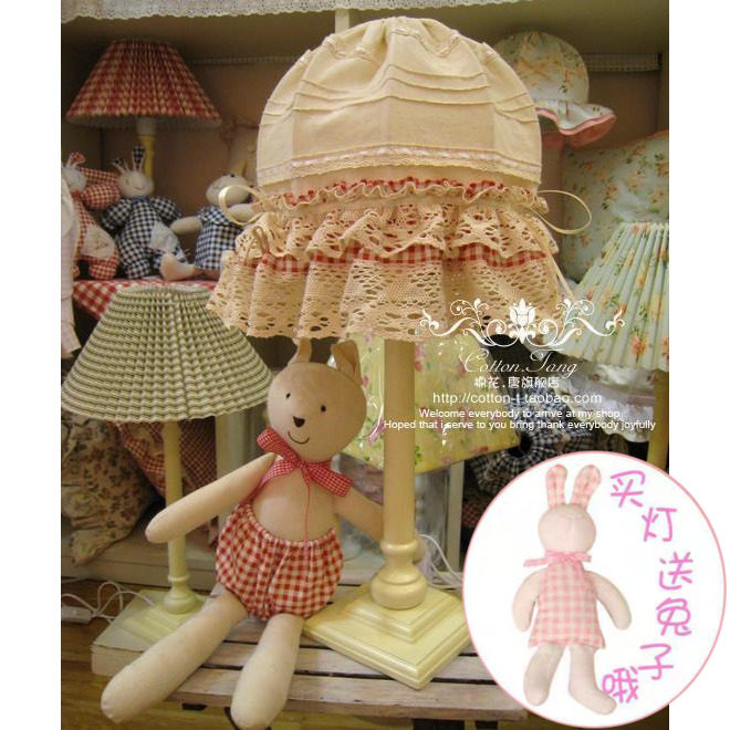 Beige Small Red Berry Cloth Art Table Lamp Eurostyle Country Cloth Art Lace Table Lamp Fields Garden Style Bedroom Desk Lamp