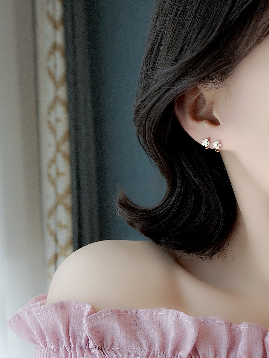 925 sterling silver Japanese retro daisy ear needle simple ear ring niche design sense net red ins wind earrings ear buckle