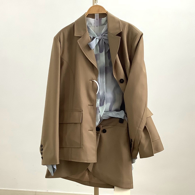 Designer Brand He Khaki Classic Lapel Loose Fit Large Pocket Commuter Casual Blazer Designer Brand He Khaki Classic Lapel Loose Fit Large Pocket Commuter Casual Blazer