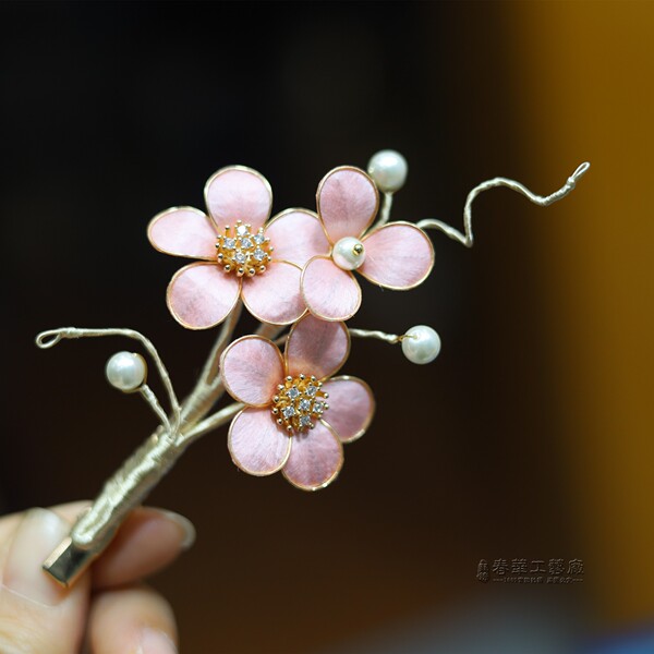 Suzhou Intangible Cultural Heritage Handmade Velvet Flower Hairpin, Silk Thread Collar Clip, Chinese Style Accessories, Graduation Season Souvenir Gift for Going Abroad
